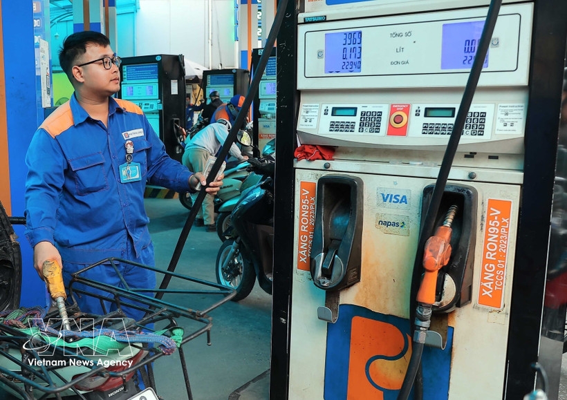 Vietnam cuts fuel taxes to zero till April 15 to stabilise energy market